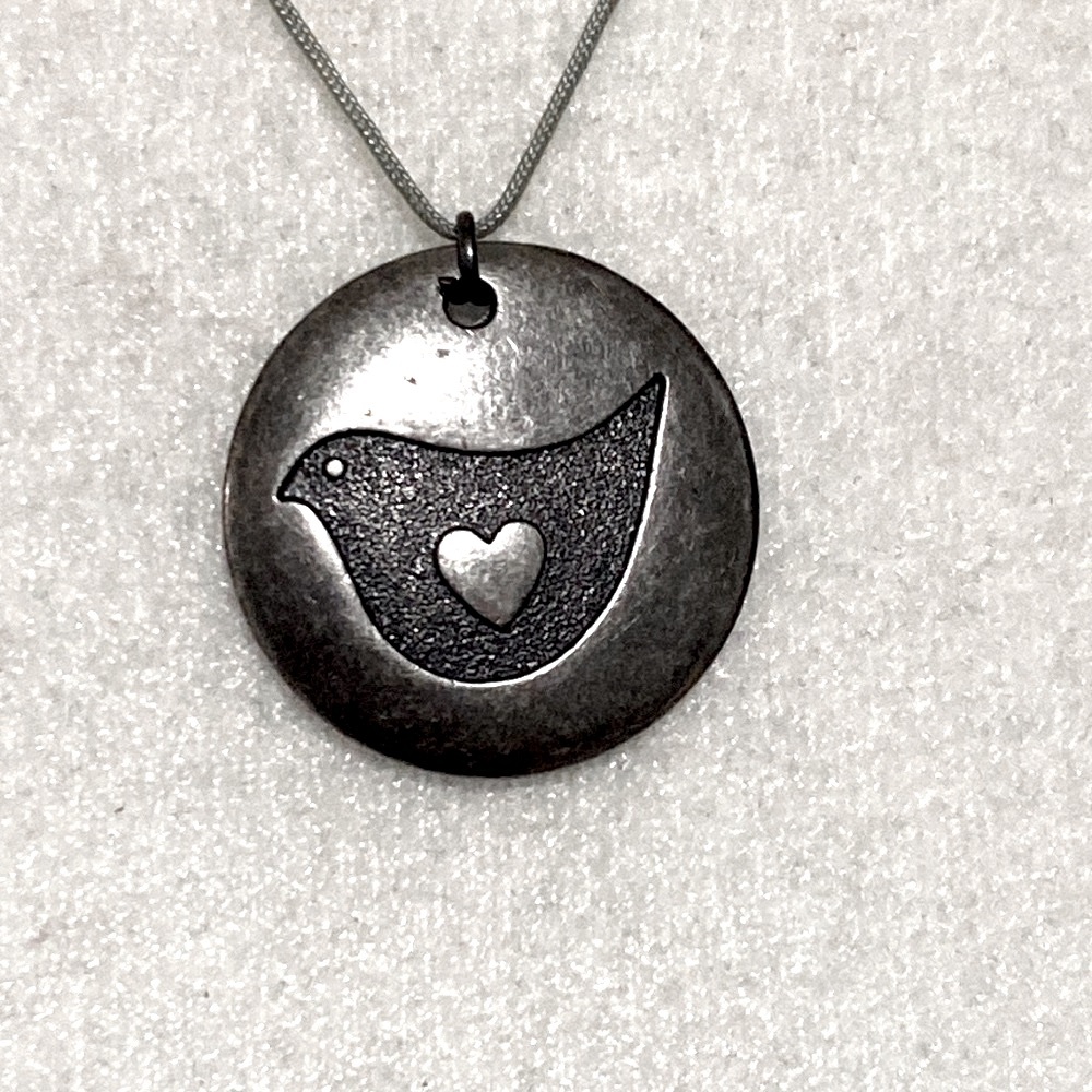 Vintage Hallmark HMK Pewter Style Bird & Heart Disc Pendant Necklace - Picture 6 of 16